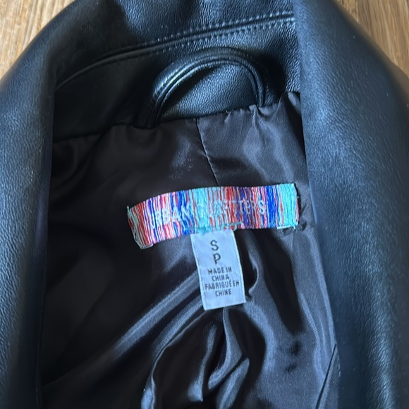 Cropped Leather Jacket - Picture 7 of 7